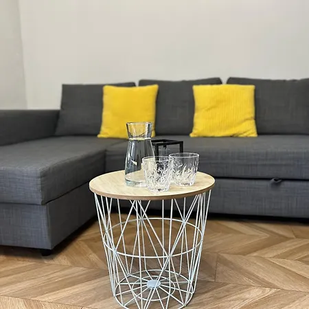 Z Balkonem I Parkingiem Διαμέρισμα