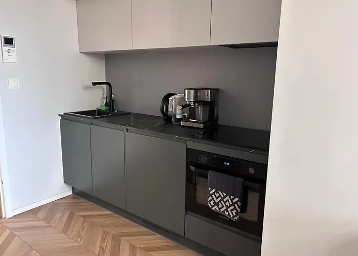 Z Balkonem I Parkingiem