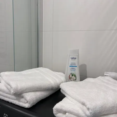 Z Balkonem I Parkingiem * ヴロツワフ